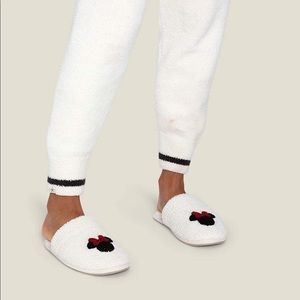 NWT Barefoot Dreams CozyChic Classic Disney Women's Slippers 7-8 Minnie Mouse